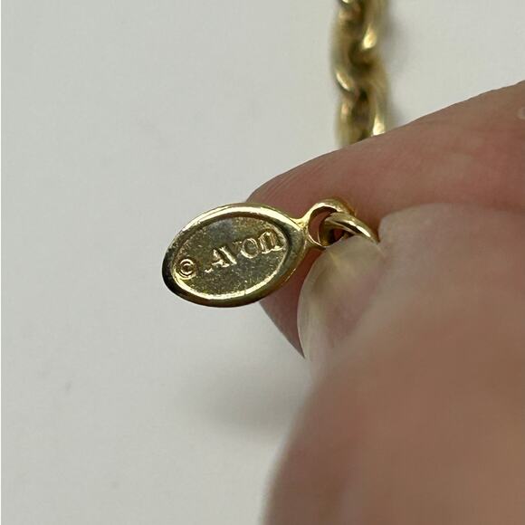 Vintage Avon Gold Tone Locket Necklace - Picture 9 of 9